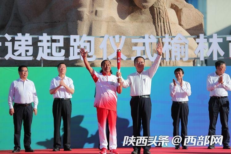 塞上古城開跑！ 十四運(yùn)會(huì)和殘?zhí)貖W會(huì)火炬在榆林傳遞